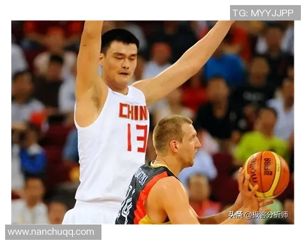 姚明挑战足球场展现运动魅力精彩视频回顾与分析